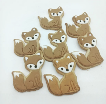 Biscuits personnalisés renard recouverts de pâte à sucre